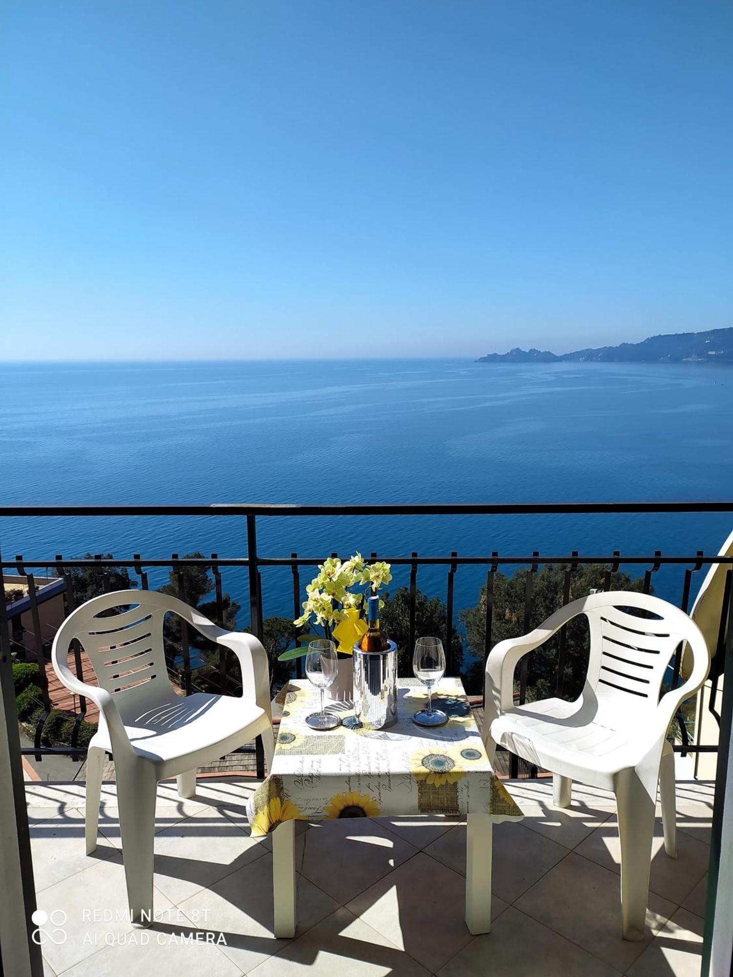 Апартаменты Davanti Al Mare E A Portofino - In Front Of The Sea And Portofino Дзоальи Экстерьер фото